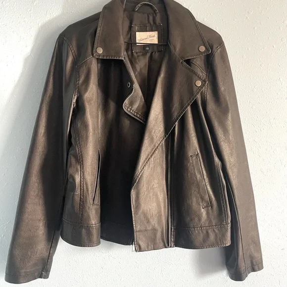 Universal Threads faux leather jacket in black - Picture 2 of 6